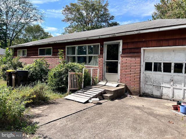 1457 MARLYNS LN, North Wales, PA 19454