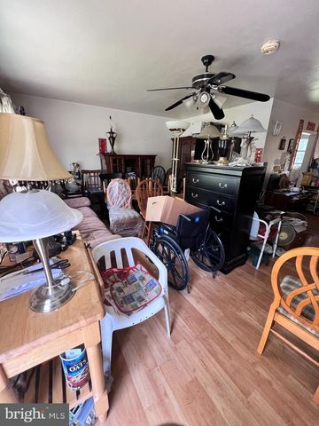 1457 MARLYNS LN, North Wales, PA 19454