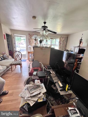 1457 MARLYNS LN, North Wales, PA 19454