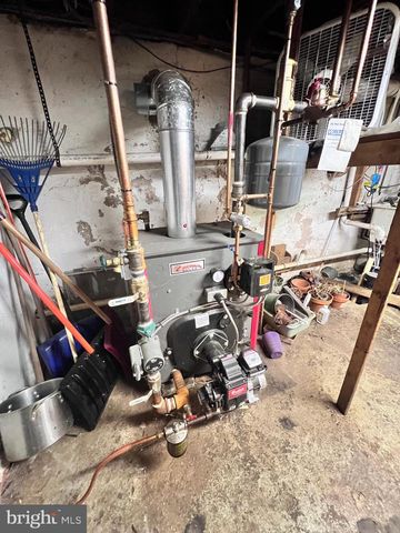 1457 MARLYNS LN, North Wales, PA 19454