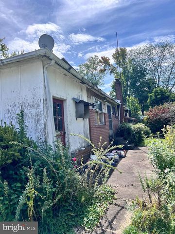 1457 MARLYNS LN, North Wales, PA 19454