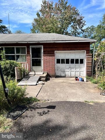 1457 MARLYNS LN, North Wales, PA 19454