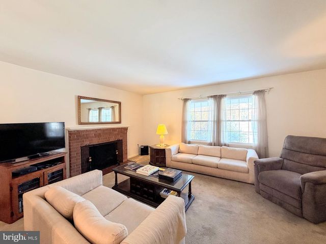 9921 WOODROW ST, Vienna, VA 22181