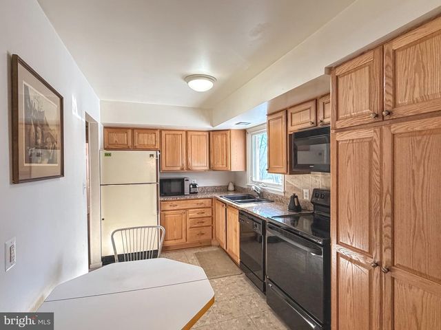 9921 WOODROW ST, Vienna, VA 22181