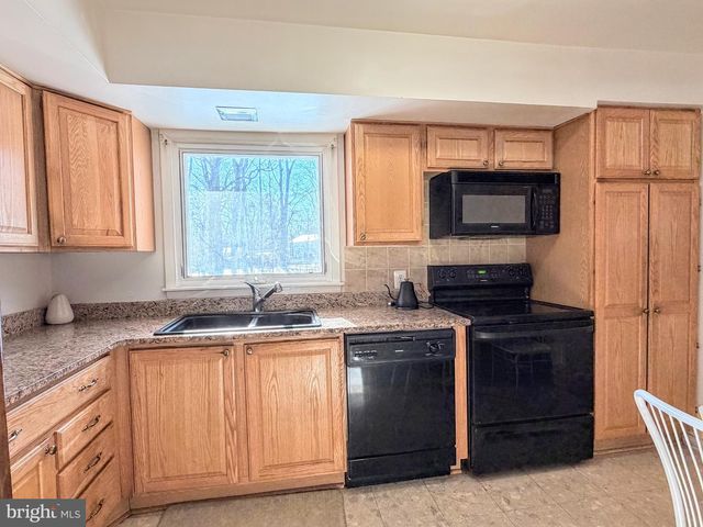 9921 WOODROW ST, Vienna, VA 22181
