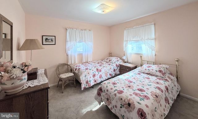 9921 WOODROW ST, Vienna, VA 22181