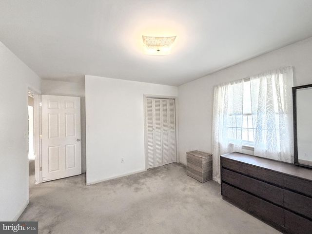 9921 WOODROW ST, Vienna, VA 22181