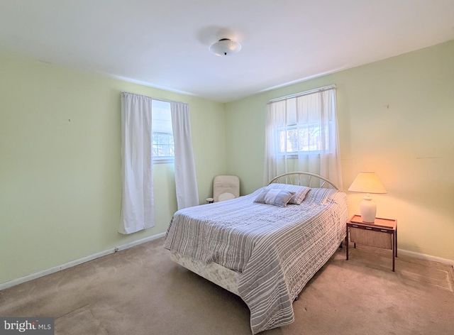 9921 WOODROW ST, Vienna, VA 22181