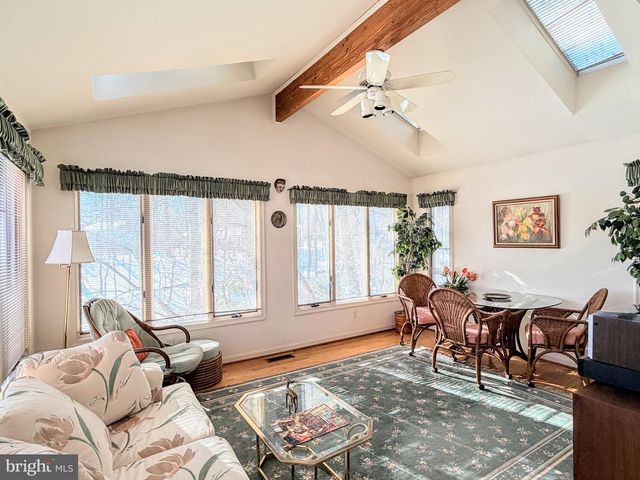 9921 WOODROW ST, Vienna, VA 22181