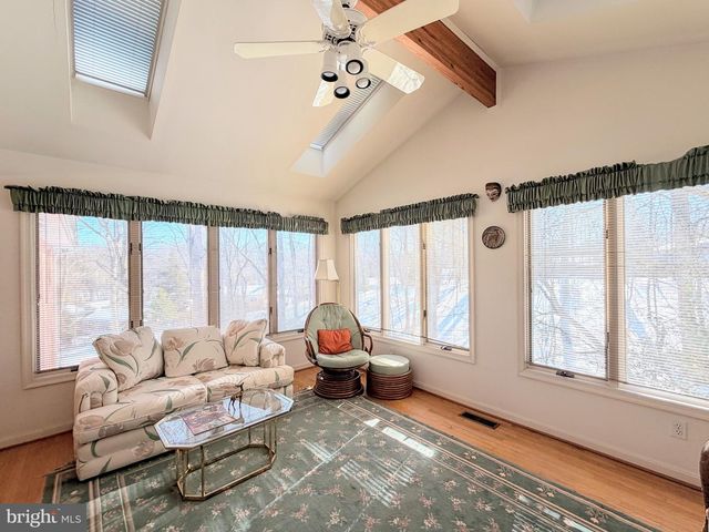 9921 WOODROW ST, Vienna, VA 22181