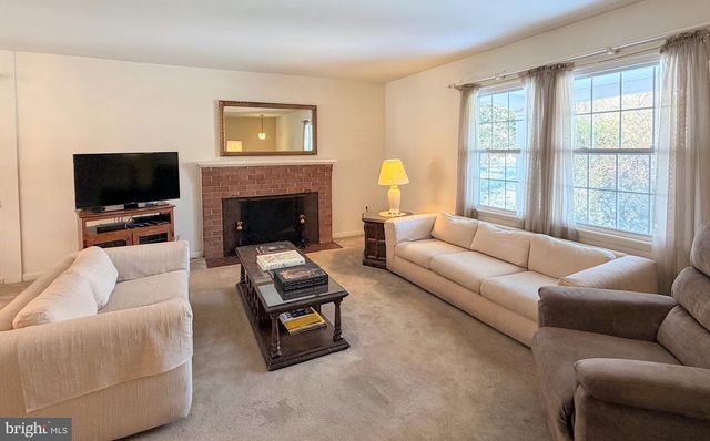 9921 WOODROW ST, Vienna, VA 22181