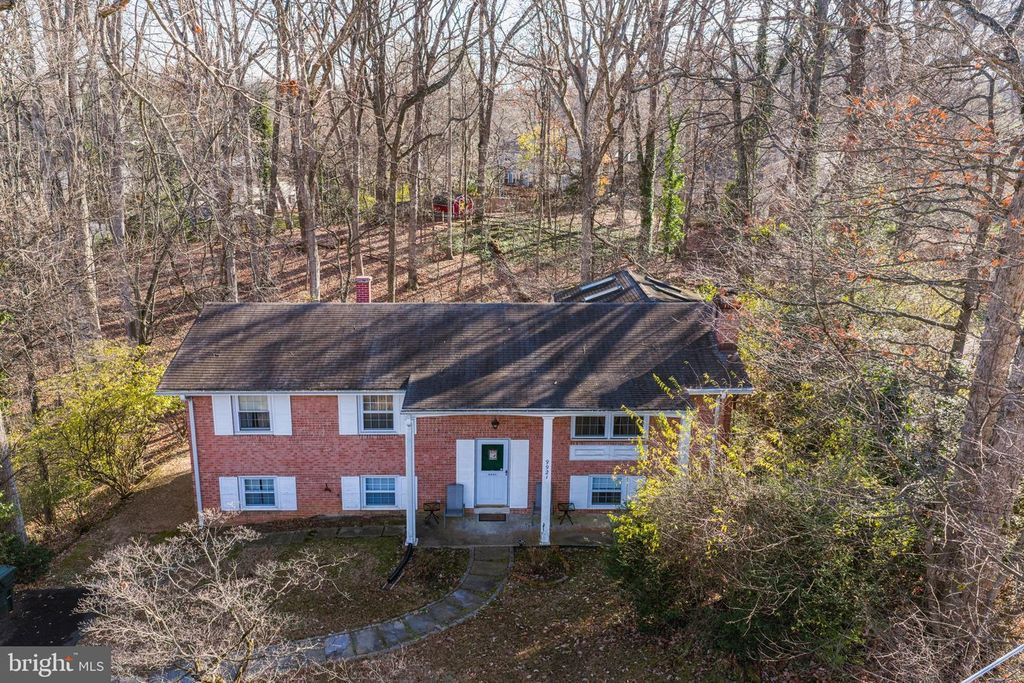 9921 WOODROW ST, Vienna, VA 22181