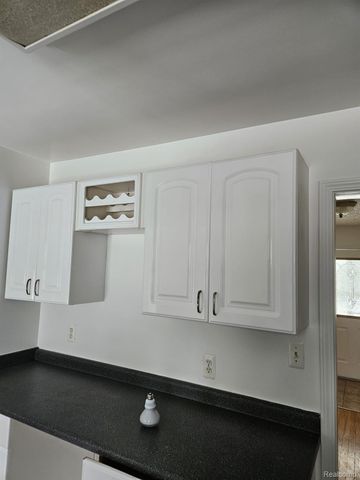 2230 MIDDLEBELT Road, West Bloomfield Twp, MI 48324