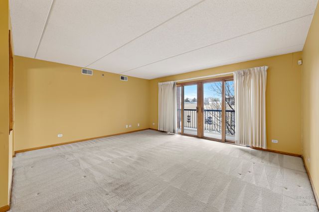 6755 N Milwaukee Avenue 303, Niles, IL 60714