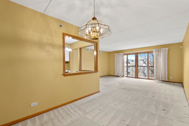 6755 N Milwaukee Avenue 303, Niles, IL 60714