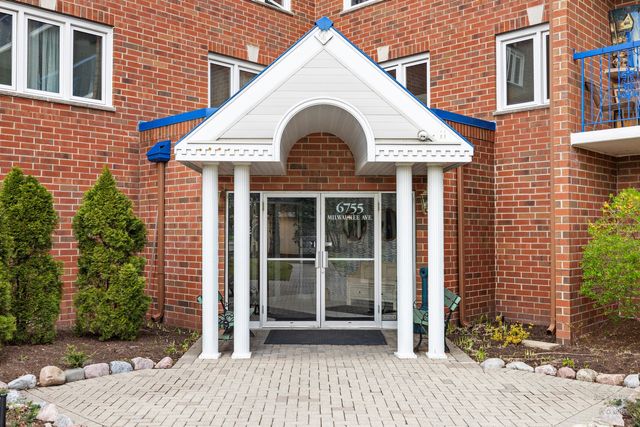 6755 N Milwaukee Avenue 303, Niles, IL 60714