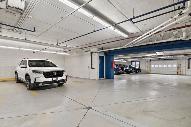 6755 N Milwaukee Avenue 303, Niles, IL 60714