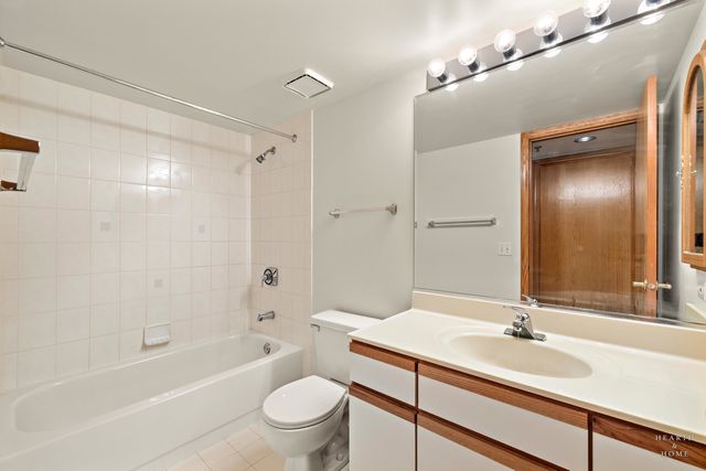 6755 N Milwaukee Avenue 303, Niles, IL 60714