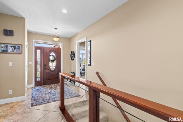 2104 Dubsdread Drive, Springfield, IL 62711