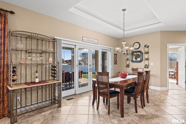 2104 Dubsdread Drive, Springfield, IL 62711