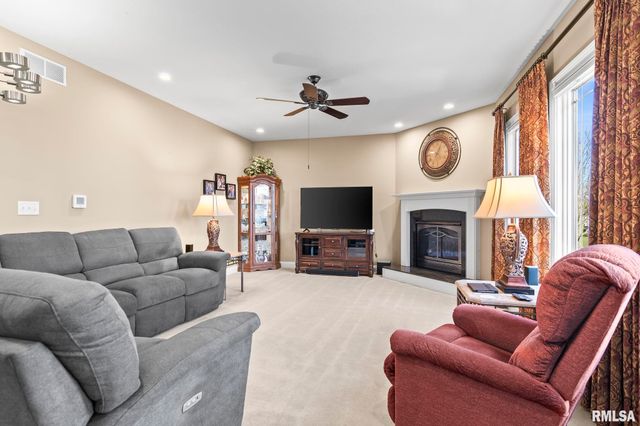 2104 Dubsdread Drive, Springfield, IL 62711