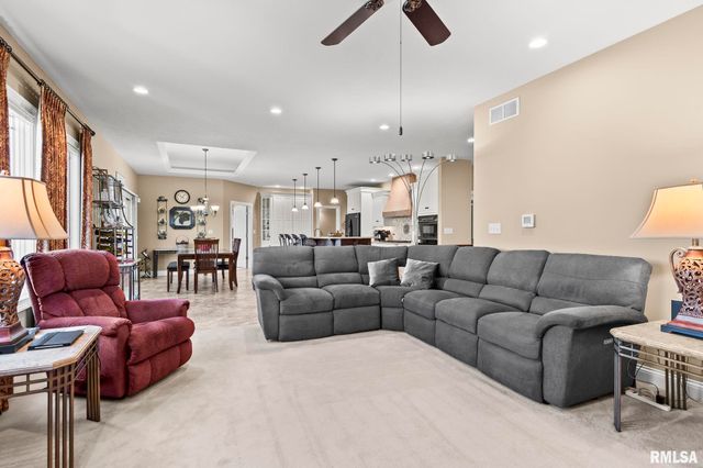 2104 Dubsdread Drive, Springfield, IL 62711