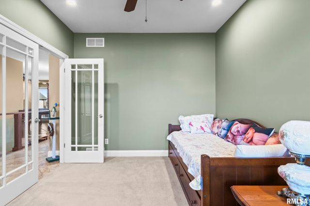 2104 Dubsdread Drive, Springfield, IL 62711