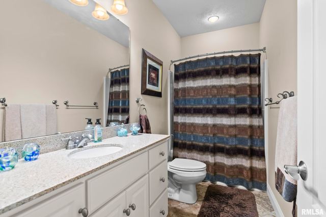 2104 Dubsdread Drive, Springfield, IL 62711