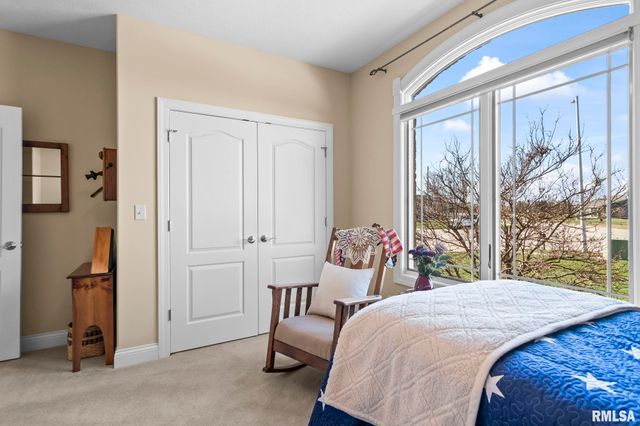 2104 Dubsdread Drive, Springfield, IL 62711