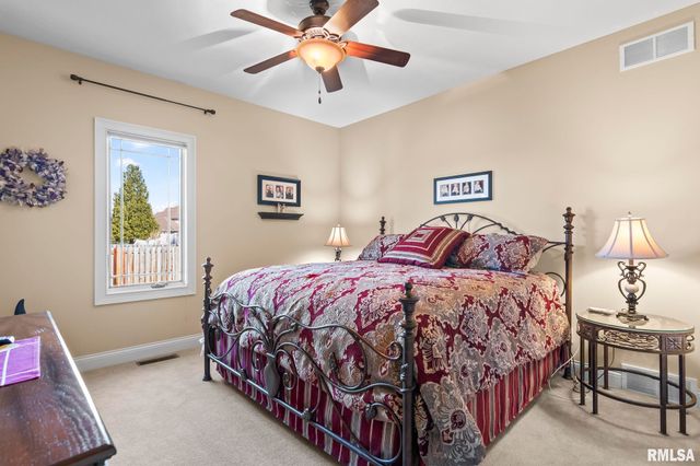 2104 Dubsdread Drive, Springfield, IL 62711