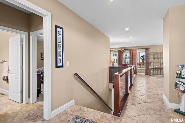 2104 Dubsdread Drive, Springfield, IL 62711