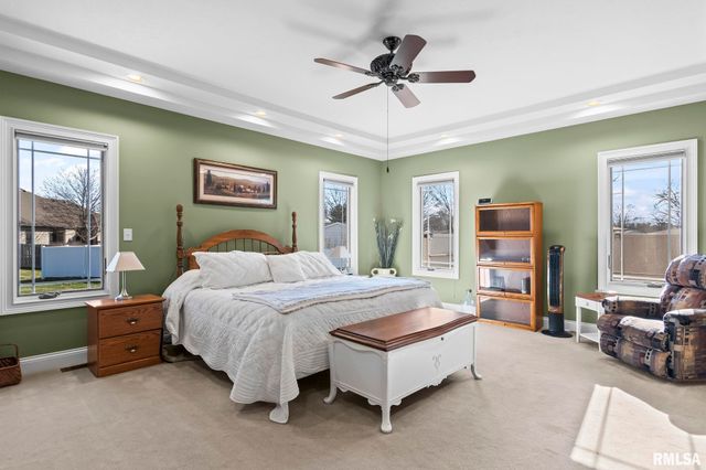 2104 Dubsdread Drive, Springfield, IL 62711