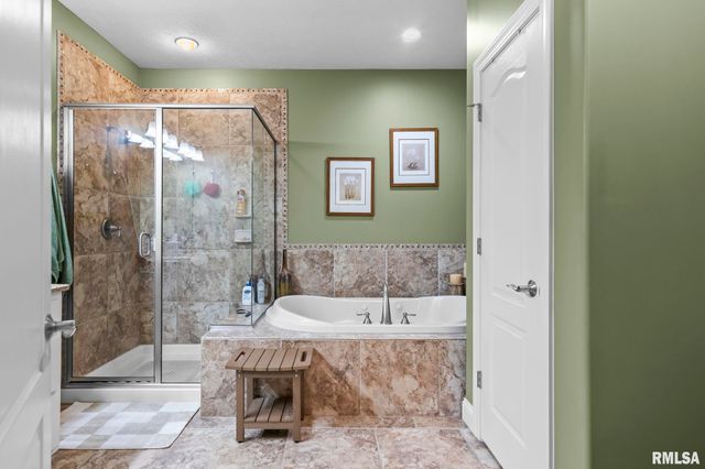 2104 Dubsdread Drive, Springfield, IL 62711