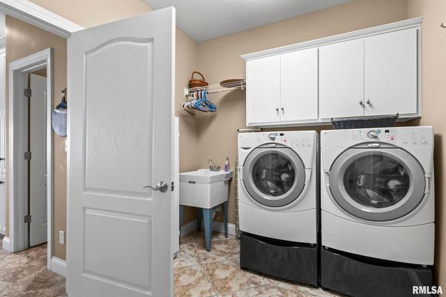 2104 Dubsdread Drive, Springfield, IL 62711