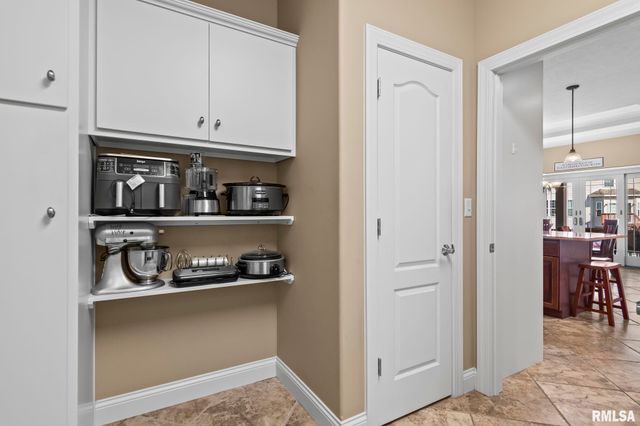 2104 Dubsdread Drive, Springfield, IL 62711