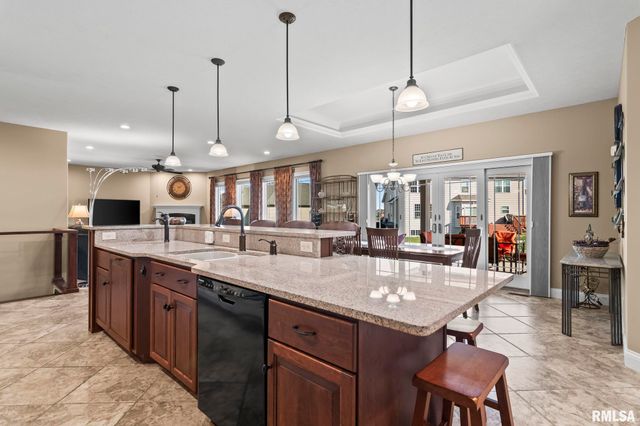 2104 Dubsdread Drive, Springfield, IL 62711