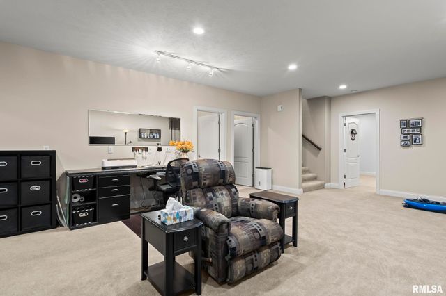 2104 Dubsdread Drive, Springfield, IL 62711