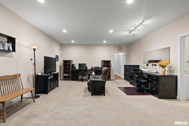 2104 Dubsdread Drive, Springfield, IL 62711