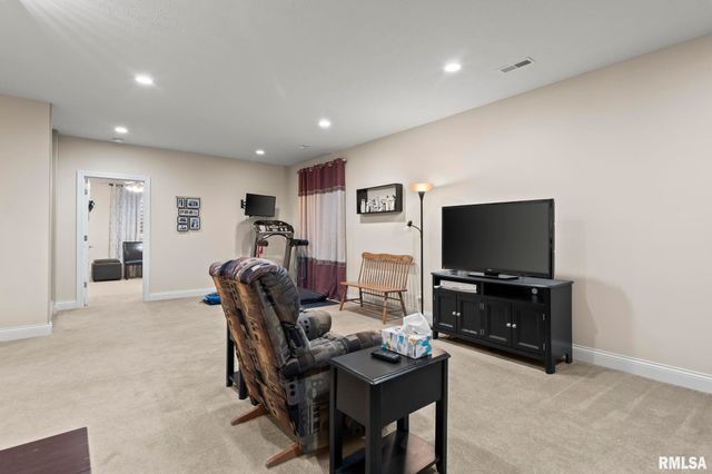 2104 Dubsdread Drive, Springfield, IL 62711