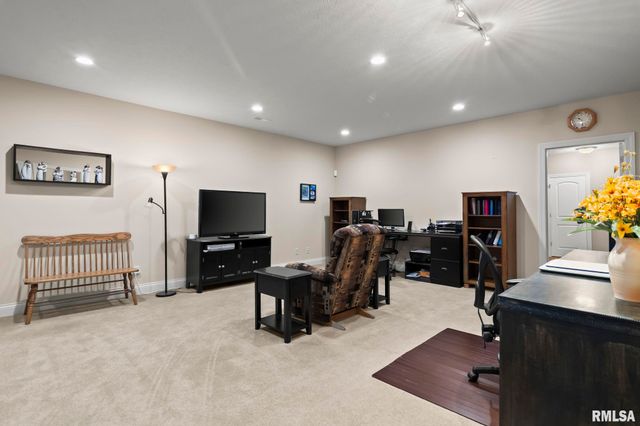 2104 Dubsdread Drive, Springfield, IL 62711