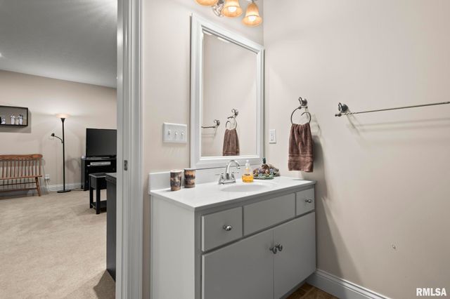 2104 Dubsdread Drive, Springfield, IL 62711