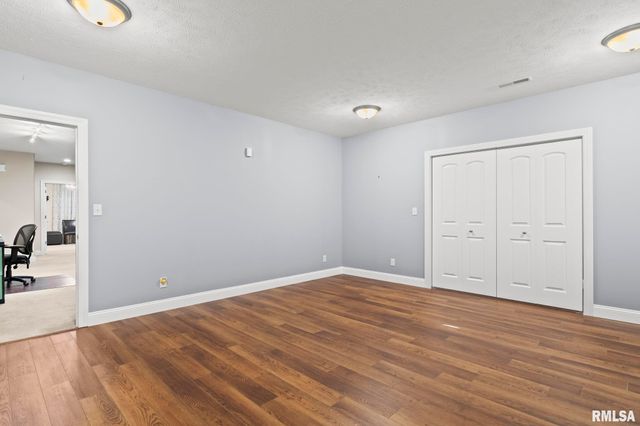 2104 Dubsdread Drive, Springfield, IL 62711