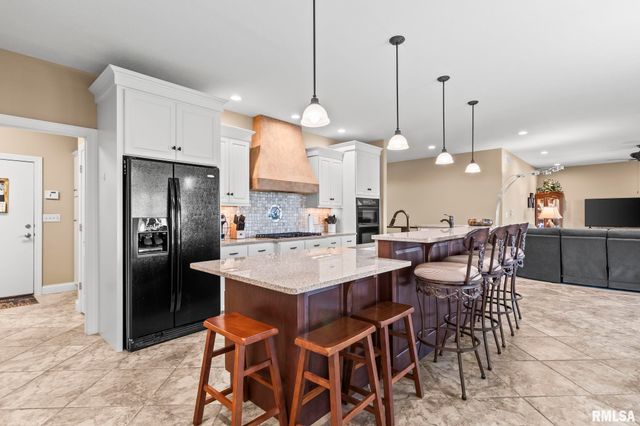 2104 Dubsdread Drive, Springfield, IL 62711