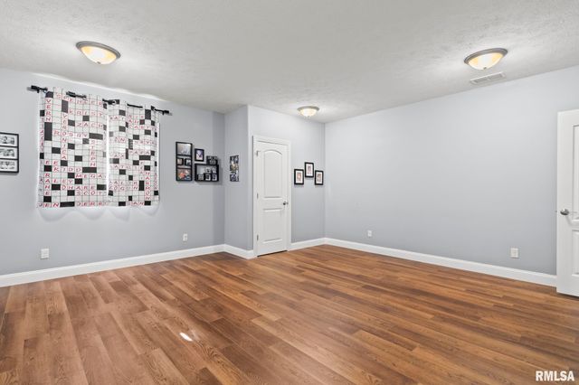 2104 Dubsdread Drive, Springfield, IL 62711