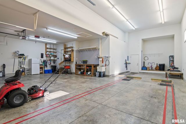 2104 Dubsdread Drive, Springfield, IL 62711