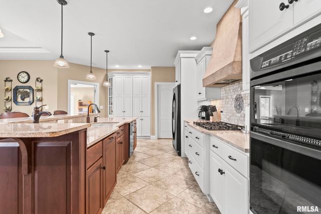 2104 Dubsdread Drive, Springfield, IL 62711