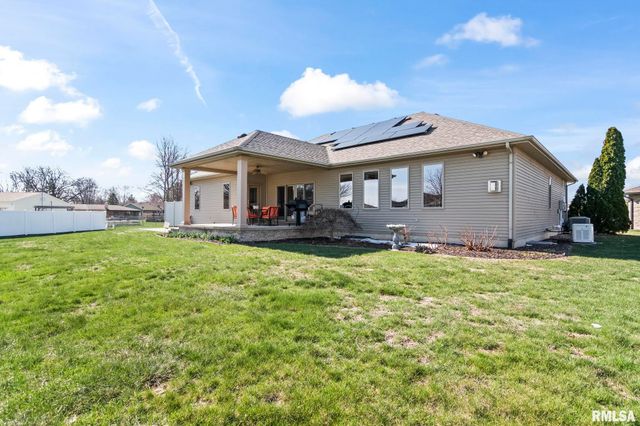 2104 Dubsdread Drive, Springfield, IL 62711