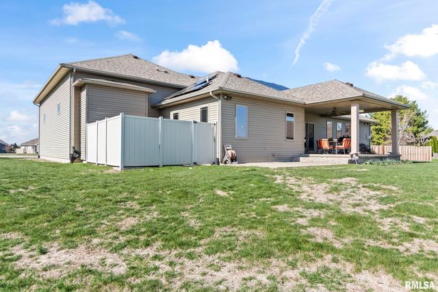 2104 Dubsdread Drive, Springfield, IL 62711