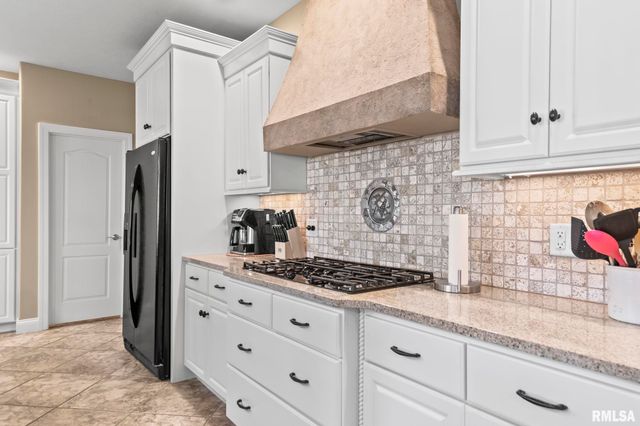 2104 Dubsdread Drive, Springfield, IL 62711