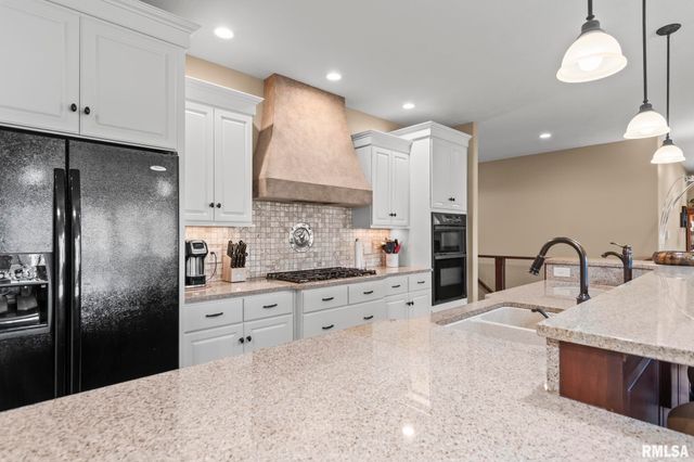 2104 Dubsdread Drive, Springfield, IL 62711